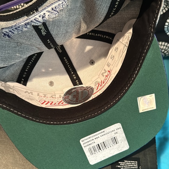 Charlotte Hornets Larry Johnson SnapBack hat - Picture 4 of 4